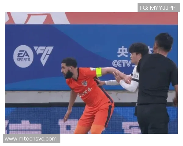 海港队十人迎战宋文杰判罚引争议吾米提江两黄被罚下影响比赛走势