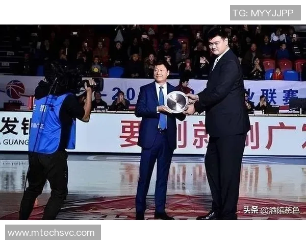 姚明前队友郑志龙揭秘姚明对日本主帅霍瓦斯的兴趣与高层对本土教练的偏好